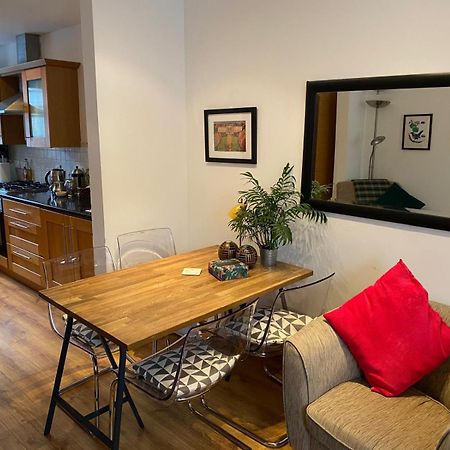 True Colours Apartment In Central Location Bangor  Kültér fotó