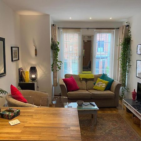 True Colours Apartment In Central Location Bangor  Kültér fotó