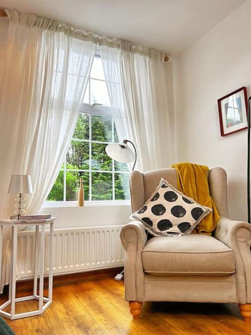 True Colours Apartment In Central Location Bangor  Kültér fotó