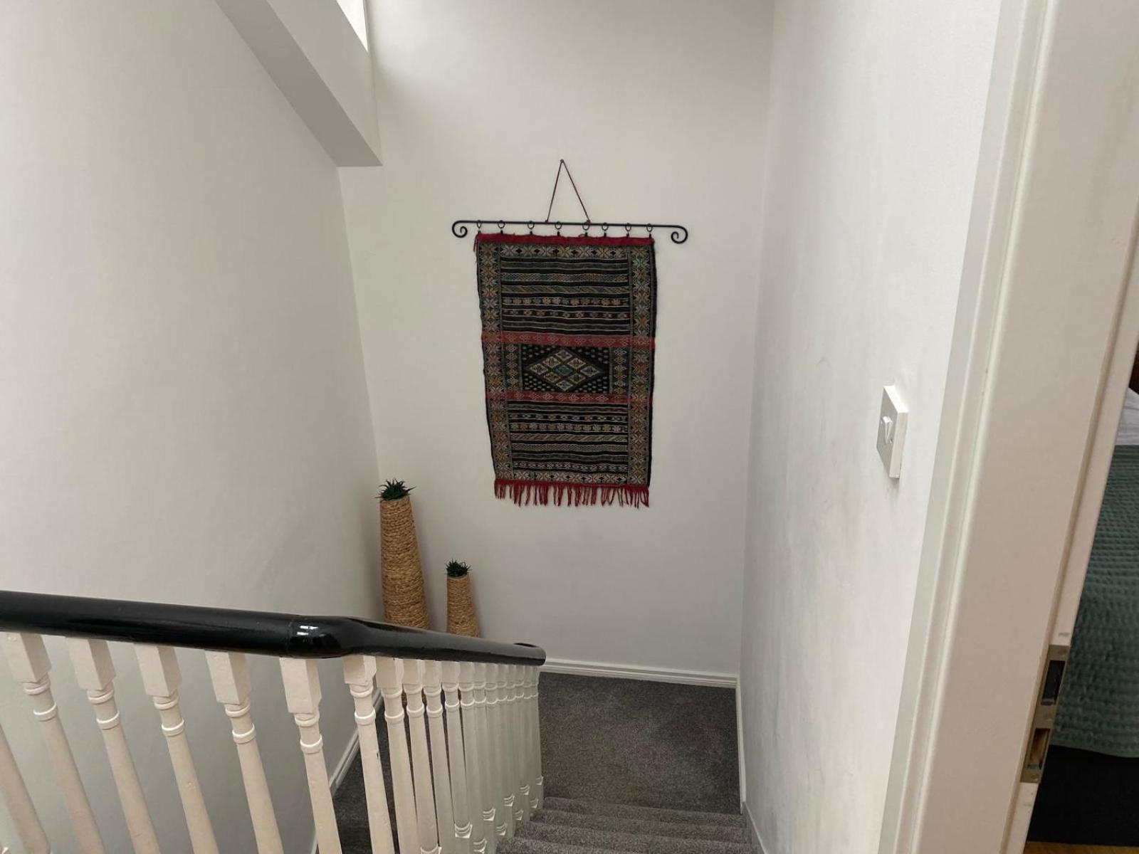 True Colours Apartment In Central Location Bangor  Kültér fotó
