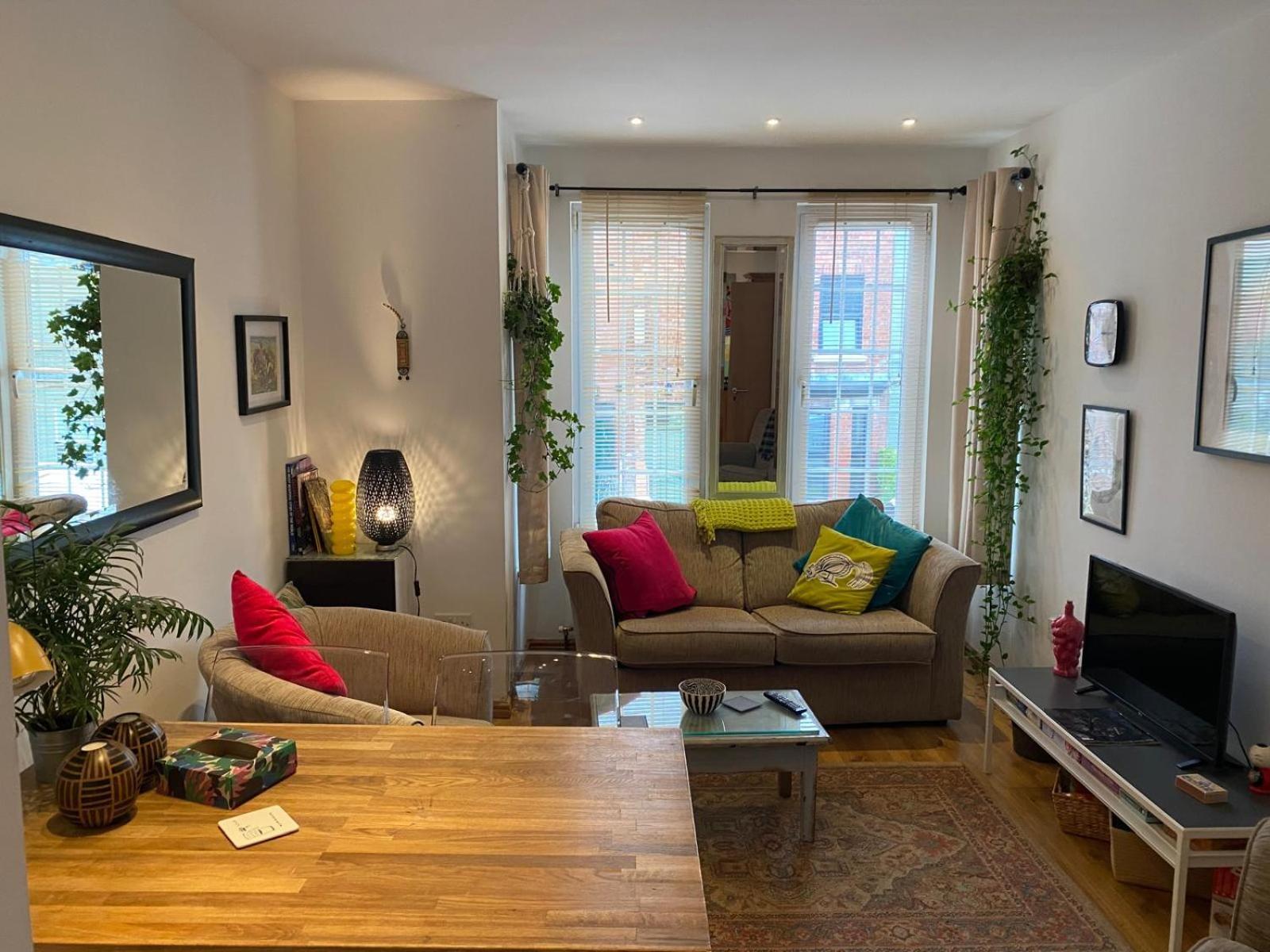 True Colours Apartment In Central Location Bangor  Kültér fotó