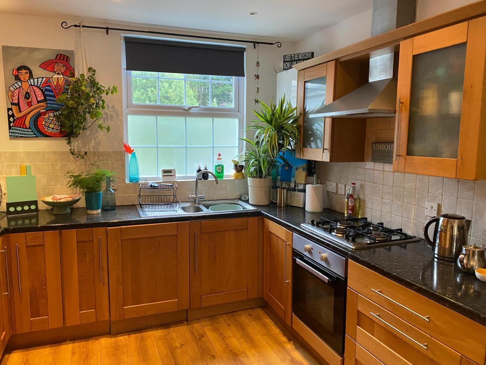 True Colours Apartment In Central Location Bangor  Kültér fotó